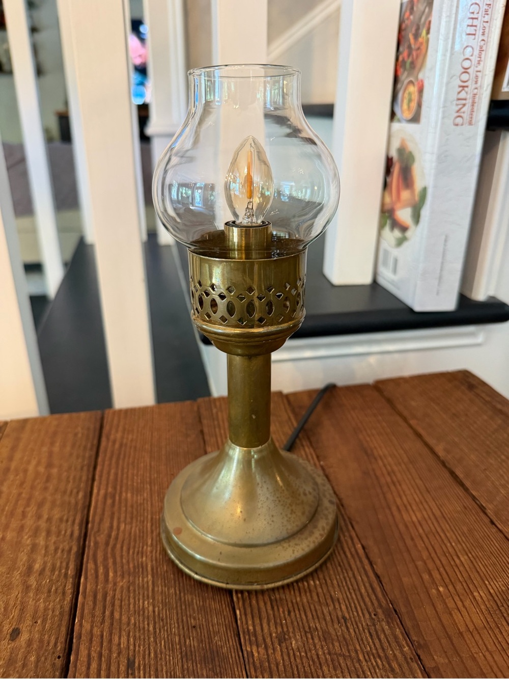 Vintage Brass Colonial-Style Small Table Lamp Night Light with Clear Glass Globe - Picture 4 of 5